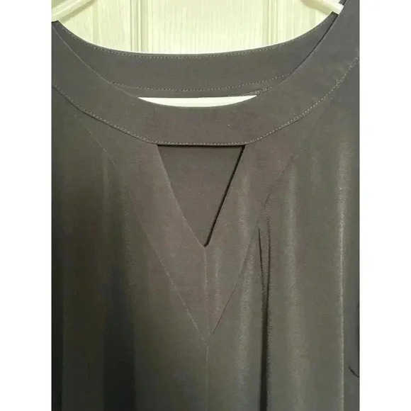 Plus size Simomton Says 3X Black blouse with peekaboo neckline - Picture 2 of 4